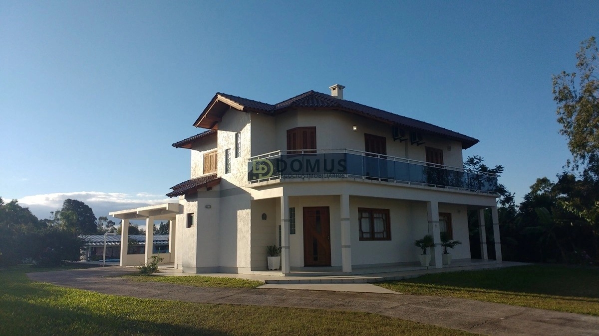 Casa em Condomínio 4 Quartos