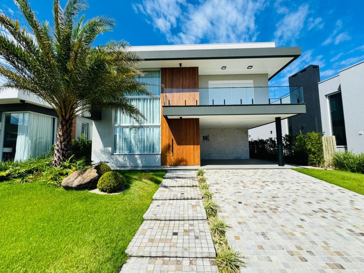 Casa em Condomínio 4 Quartos