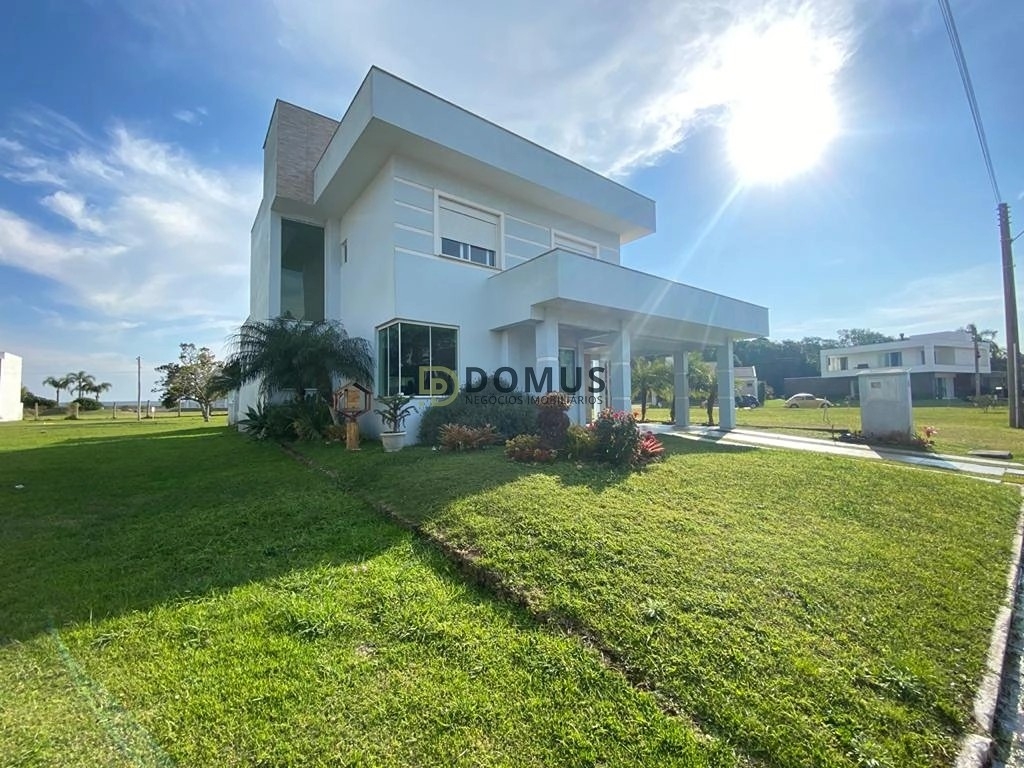 Casa em Condomínio 4 Quartos